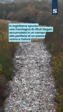 Le riprese aeree mostrano un’enorme massa di rifiuti illegali accumulata in un campo alla periferia di Kidlington, vicino Oxford. Si tratta di un luogo frequentato da residenti, escursionisti e pescatori. L'Agenzia per l’Ambiente sta indagando