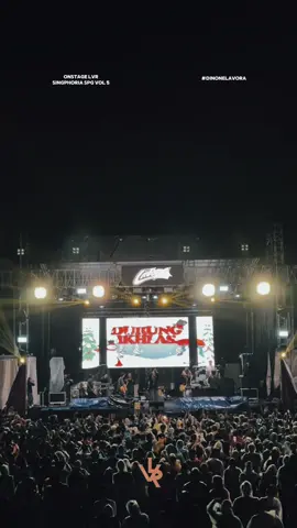Beberapa cuplikan onstage di Panorama 25 Bojong Pekalongan 🔥 Siapa nih yang kena cctv mimin absen yuk😘 Terimakasih banyak untuk teman teman semua dan jika kami banyak kurangnya kami mohon maaf sebesar besarnya. Dan semoga bisa berjumpa dilain kesempatan 😊🫶🏻 #panorama25bojong #pekalongan #singphoria #lavora #fyp 