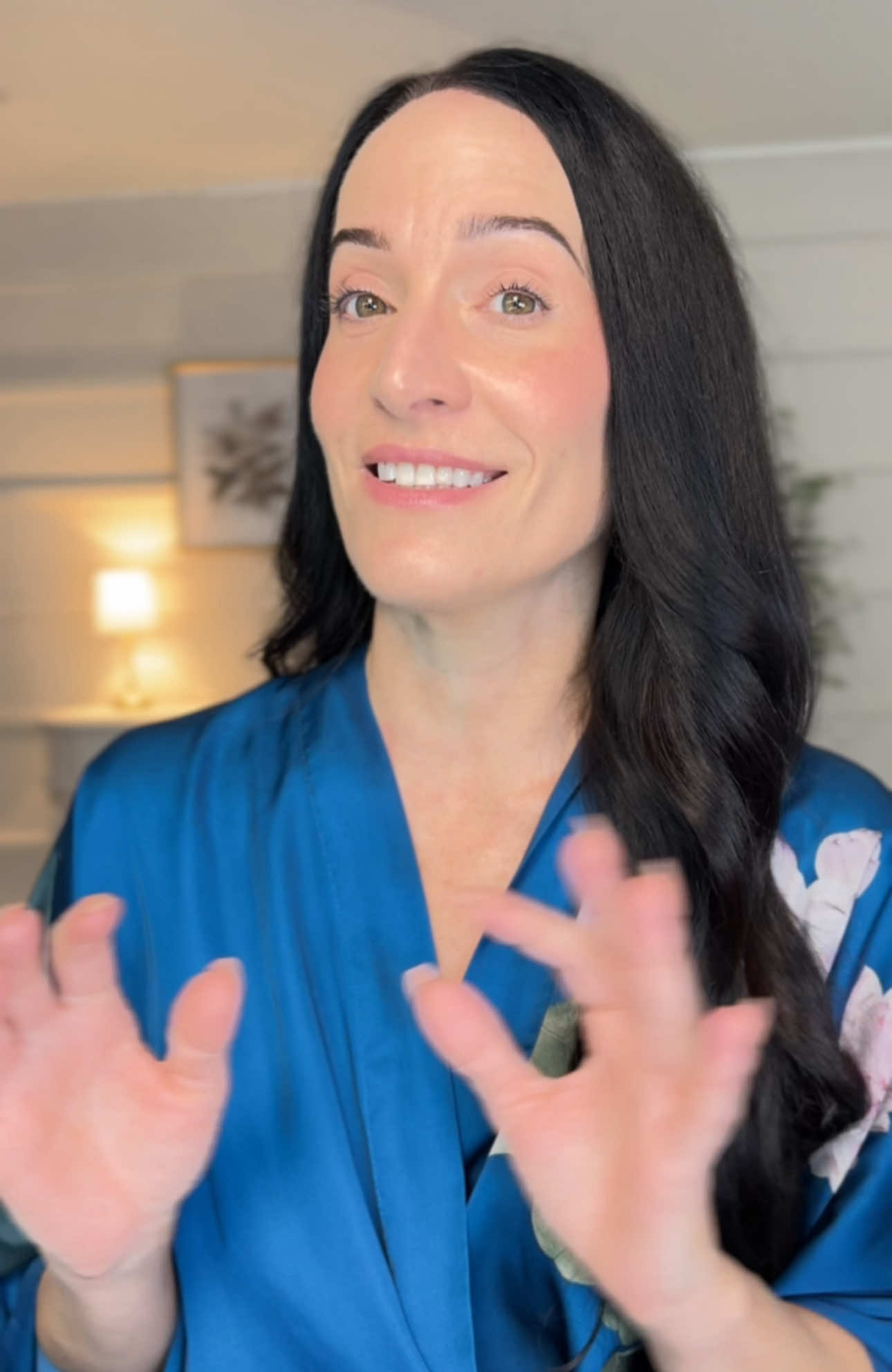 Back at it with my INIA Glow wireless, this little ritual has become my favorite quiet-morning moment ✨ Here’s to healthy, radiant skin at every age. @INIA BeautyCraft #antiagingroutine #glowingskinroutine #beautyover40 #over40skincare 