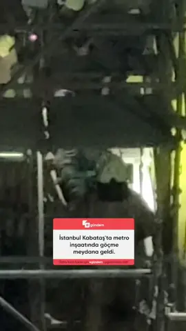 #SONDAKİKA | Beşiktaş Kabataş'ta bulunan metro inşaatında yapılan çalışmalar esnasında bilinmeyen bir nedenle çökme meydana geldi.    Göçüğün altında kalanlar olduğu öğrenilirken, bölgeye sevk edilen itfaiye ekiplerinin kurtarma çalışmaları sürüyor.