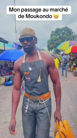 Mon passage au marché de Moukondo avec un jean en tablier complet, j'ai été surpris par les gens présents 😁 #style #brazzaville🇨🇬 #pointenoirecongo🇨🇬😍🥰 