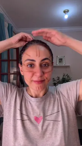 جمالك يبدأ من دقيقة اهتمام… تمارين وتدليك الوجه هتشدّ ملامحك، تنشّط الدورة الدموية، وتخلي إشراقتك طبيعية طول اليوم. ابدئي النهار بحركة بسيطة وهتشوفي الفرق بنفسك. #FaceMassage #FaceYoga #SkincareRoutine #NaturalGlow #LymphaticDrainage     