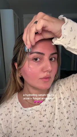 Since my face is acne + fungal acne prone, I can’t use a lot of heavy moisturizers 🫠 so I always love layering a hydrating serum or toner underneath or else my skin can be so dry. This one I’ve been using for 3 weeks and I’ve been loving it! @IUNIK US beta-glucan power moisture serum ✨ #acnesafe #fungalacne #hydratingserum #skintok 