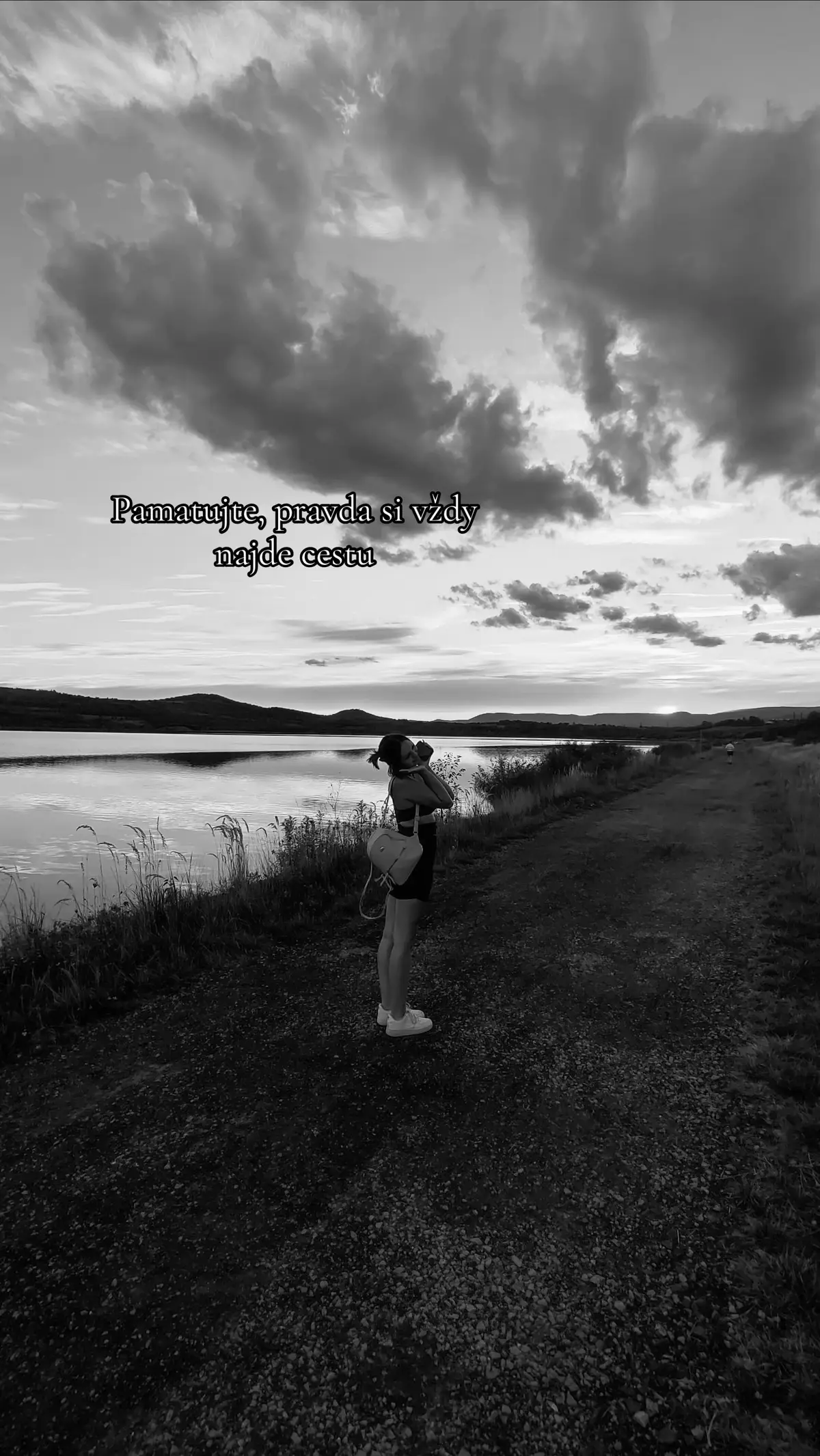 Nemusím ti nic dokazovat ani vysvětlovat, co se mezi námi stalo. To víme jen my dva a moji blízcí, a to mi stačí. Nepatří mi tě měnit ani opravovat, ani se hájit proti drbům, které šíříš. Pravda si vždy najde cestu, a čas ukáže, co bylo skutečné. Já už jdu dál a věnuji svou energii lidem a věcem, které mě posouvají, ne těm, kdo se snaží šířit zranění.#foryou #foryoupage #protebe #fyp #sad 