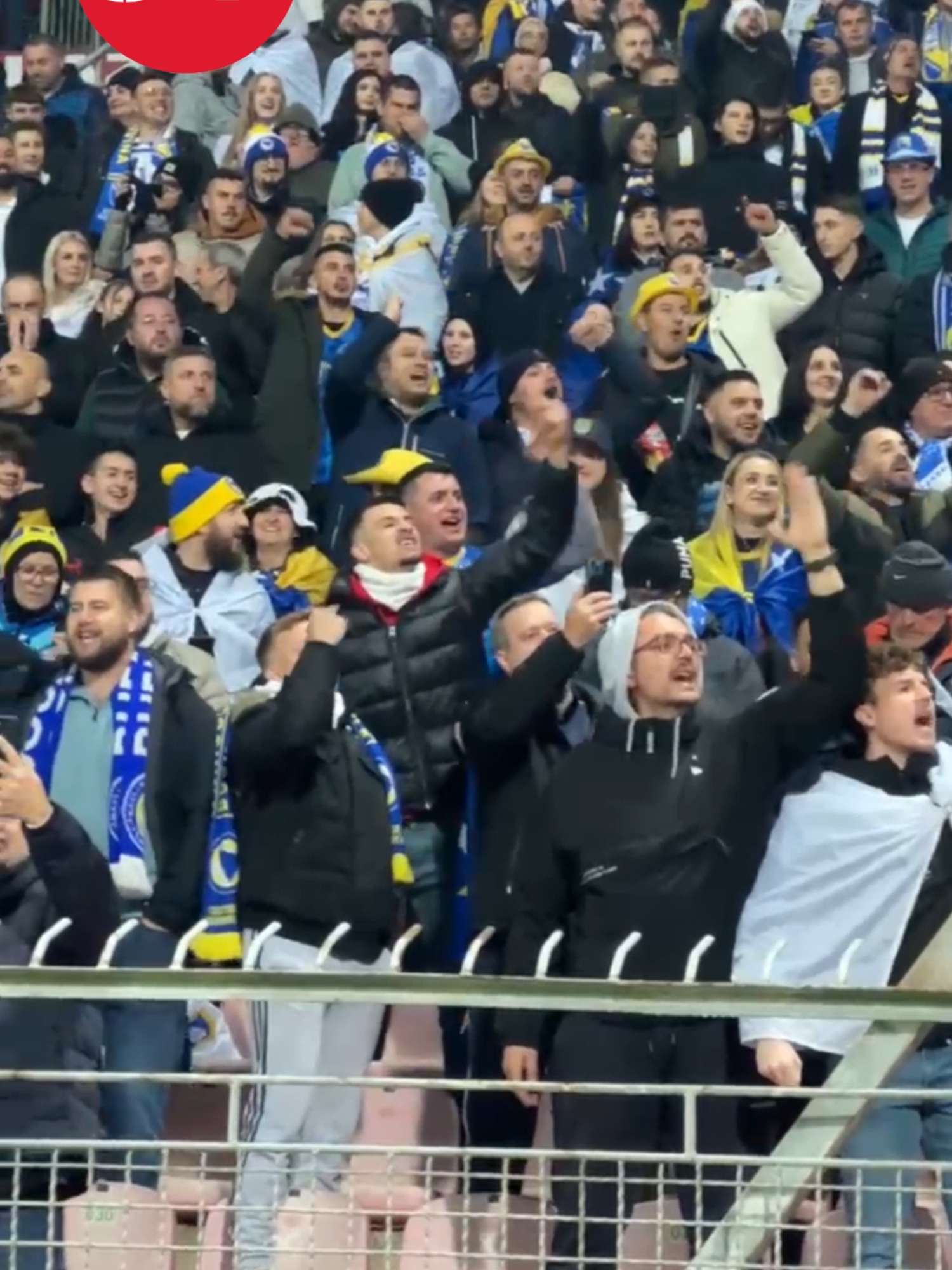 Bosniacii, scandări rasiste înainte de meciul cu România: „Țiganii, țiganii!” #gsp #romania #bosnia ► Abonează-te la canalul nostru 🔔 http://bit.ly/2kP3Ws0  👁‍🗨 Urmărește-ne și pe: ✅ Site - https://www.gsp.ro ✅ Facebook -   / gazetasporturilor   ✅ Instagram -   / gsp.ro   💬 Contactează-ne aici: gazeta@gsp.ro 🏆 Gazeta Sporturilor / GSP.ro – cel mai bun site de sport din România