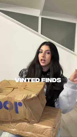 Mis dos mejores compras hasta la fecha😏💗 todo ha sido con saldo Vinted así que mejor imposible 😇😇 tú con cuál te quedarías? #vintedfinds #balenciagaboots #guccikittenheels 