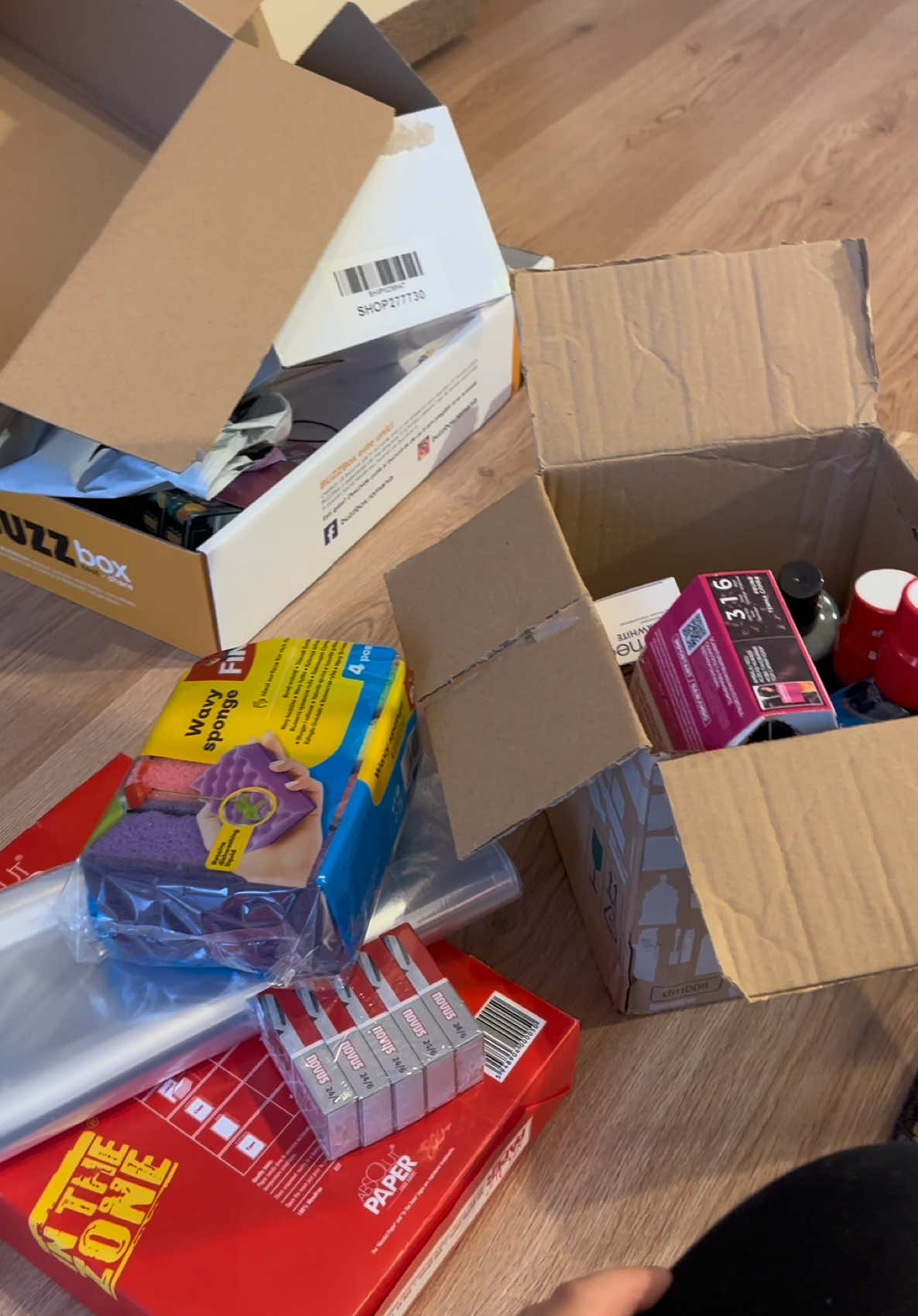 Videoclipul este un pamflet si trebuie tratat ca atare😂 Eu de regula de Black Friday imi fac stock la tot ce folosesc constant💕 Voi ce v-ati luat de BF?🤭 #blackfriday #haul #reduceri #caterinca #fypromania 