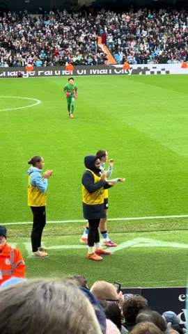 Yamashita celebrates a goal with Khiara Keating and it’s hilarious 🤣🤣  #mancity #mancitywomen #wsl #goalkeeper 