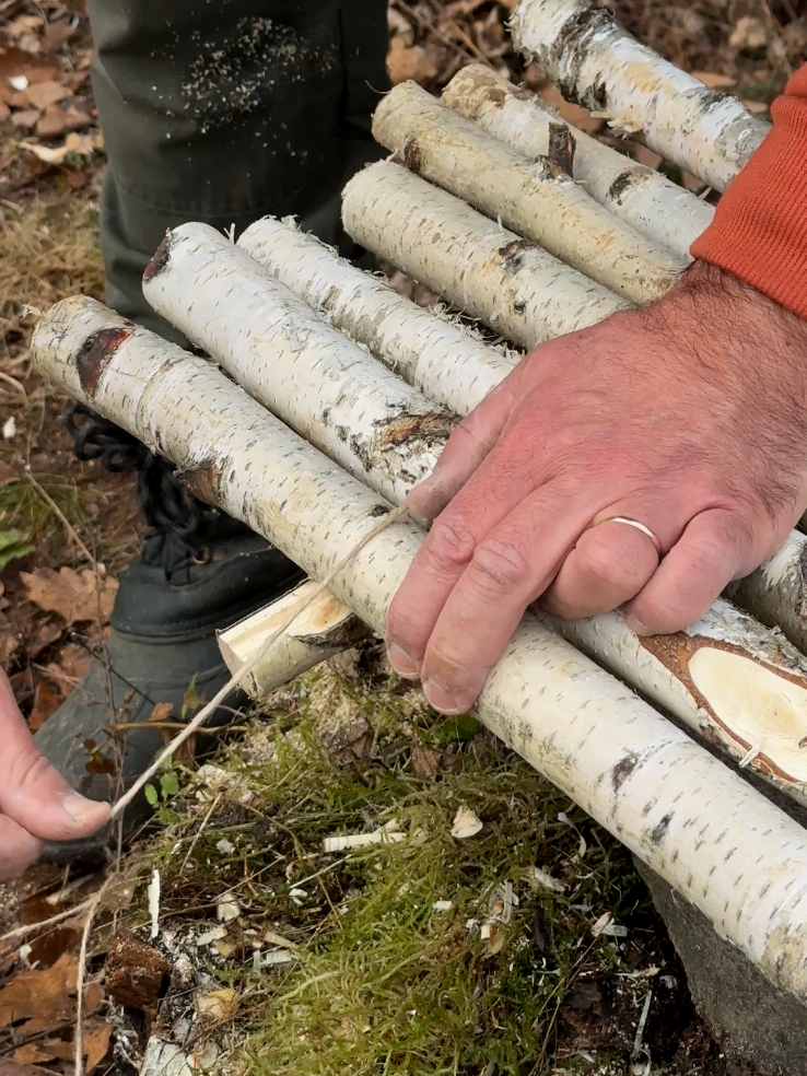 Amazing Lifehacks: a table–chair combo built without a single nail! #survival #skills #Outdoors #lifehacks #camping 