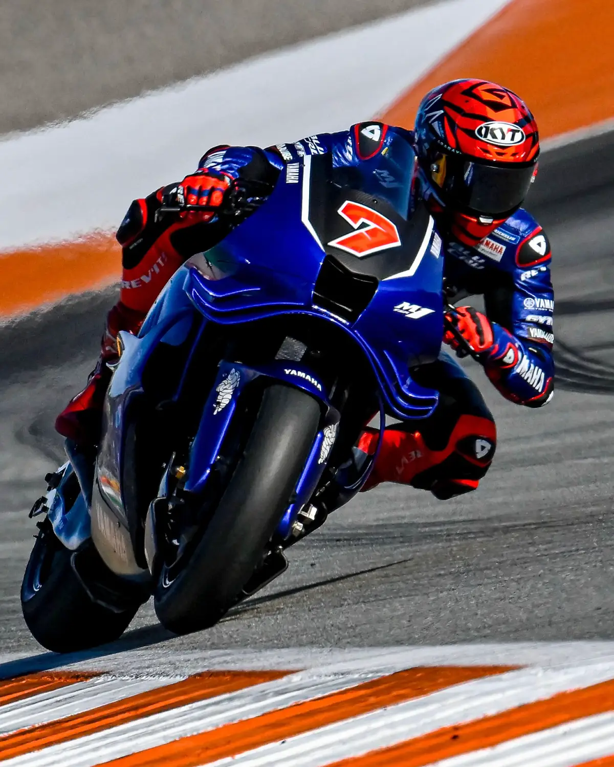 💬 Augusto Fernández, Grand Prix of the Valencian Community - Sprint Result - 20th: “After yesterday, we had some things in mind to try. We are now at a point where we can play with what we have. I had another crash today in the qualifying, and I did the Sprint with the soft front tyre. Though not ideal, also this data is useful. We tried to personalise the set-up to my riding for me to feel better on the bike. Because of this, it was a positive day. We would like to be in a better position, but we managed to do a consistent race. In terms of pace, I was not far from the group in front of me, the 1’31s, which is not bad. So, tomorrow maybe don’t crash anymore, complete the whole race, bring the bike back home to the box, and collect good data.” #PlanV | #YamahaFactoryRacing | #MotoGP | #ValenciaGP 