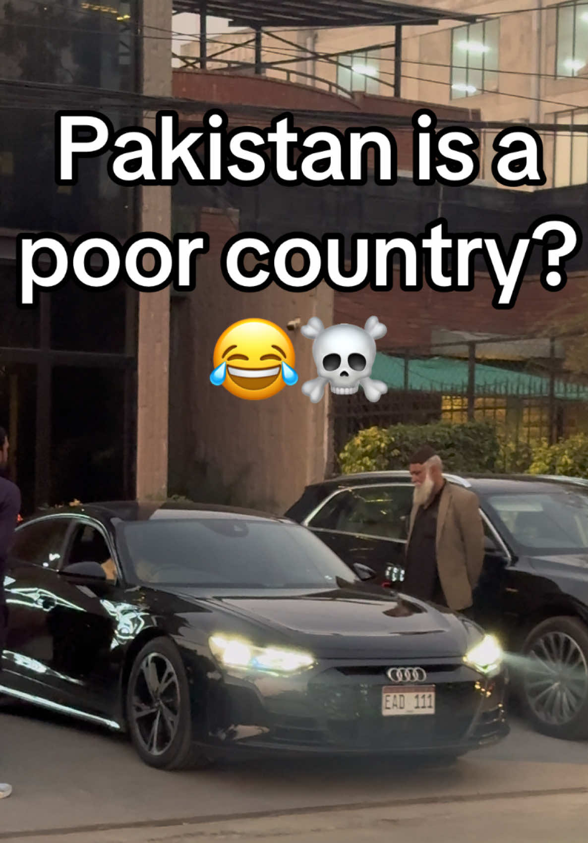 Pakistan is a poor country?☠️ #luxurycars #carsoftiktok #lahorecars #elitecarsoflahore #carspotting 