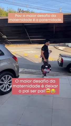 Você já viu aquele momento em que o pai está cuidando do bebê… e o nosso coração já começa a bater mais rápido só de observar a “criatividade” dele? Mas no fim, mesmo com cada “invenção” que quase nos faz perder o ar, existe carinho, presença e a vontade real de participar. E é aí que mora a parte mais bonita (e mais engraçada!) da paternidade. Agora me conta, qual foi a cena mais “meu Deus, não acredito que ele fez isso” que você já viu? 😂👇🏼 Créditos:  @laandrade_ @mariqueirooz @dordecabecadiaria #paternidade #maternidade #humordemae #vidademae #paisereiros    