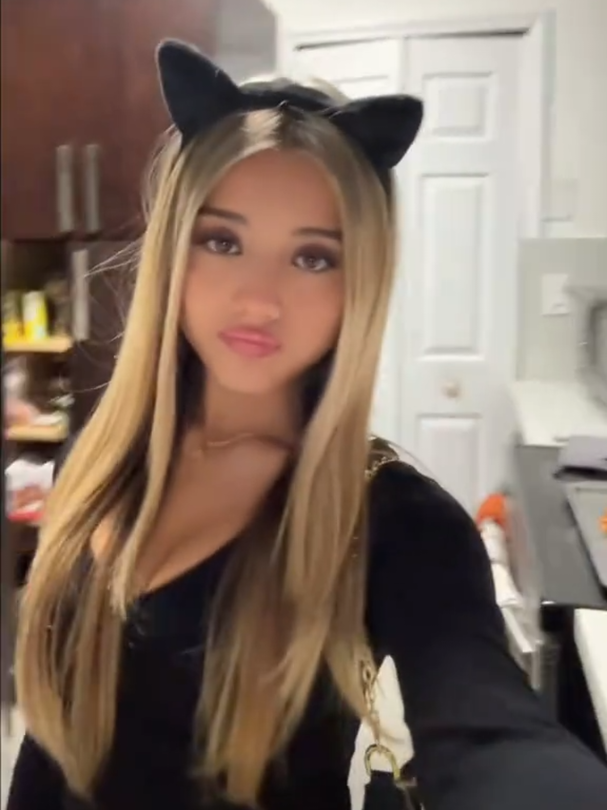 #halloweenoutfit #baddie #snowbunny #fyp #blondegirls 