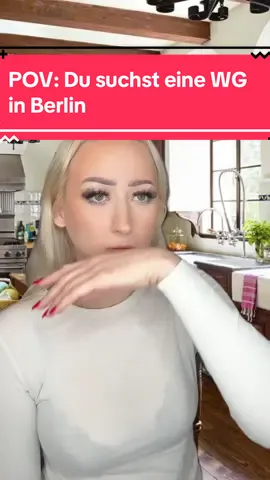 Klar wer kennt nicht das Theaterstück zum Film The human centipide? 😭 Natürlich voll was für die Polybeziehung der Berlin-WG 🙂‍↕️ #berlinwg #comedy 