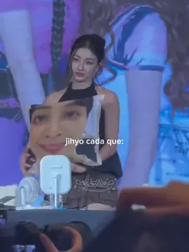 Necesito esa almohada de la cara de jihyo #zxcba #fypviralシ #twice #minabiased @TikTok 