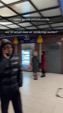 👦🏼👦🏼👦🏼👦🏿 #berlin #polizei #nurspass☝️ 