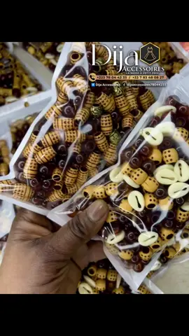 ✨ Merci à la maman et à ses copines pour cette superbe commande de perles ! Des perles élégantes, stylées et parfaites pour sublimer vos tresses et vos coiffures ✨ 📩 Vous aussi, commandez vos perles et faites la différence ! #PerlesCoiffure #PerlesTresses #CoiffureFemme #Dijaaccessoires #TressesStylées 