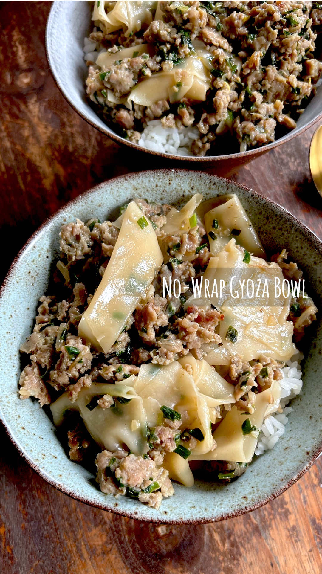 Unwrapped Gyoza Rice Bowl (No Wrapping Needed!) All the delicious flavors of homemade gyoza… but without wrapping anything! Just mix, cook, and pour over warm rice. Simple, juicy, and so satisfying 🍚✨ Ingredients Filling Ground pork … 200 g Garlic … 1 clove, grated Nira (garlic chives) … 35 g Bean sprouts (chopped) … 40 g Salt (or shio-kōji) & pepper Oyster sauce … 2 tsp Chinese bouillon powder … 1 tsp Dumpling wrappers … 5–7 pieces (cut into quarters) Water … 150 ml Topping Sauce (optional) Soy sauce … 1 tbsp Apple vinegar … 1 tbsp Sesame oil … 1/2 tbsp How to Make ① Mix all filling ingredients in a bowl. ② Heat sesame oil in a pan and stir-fry the filling. ③ When the meat is almost cooked, add water + dumpling wrappers. Spread the wrappers apart so they don’t stick together. ④ Once the wrappers soften, spoon everything over warm rice. ⑤ Drizzle with the topping sauce if you like — enjoy! #EasyRecipe #donburi #gyoza #ricebowl #weeknightdinner 
