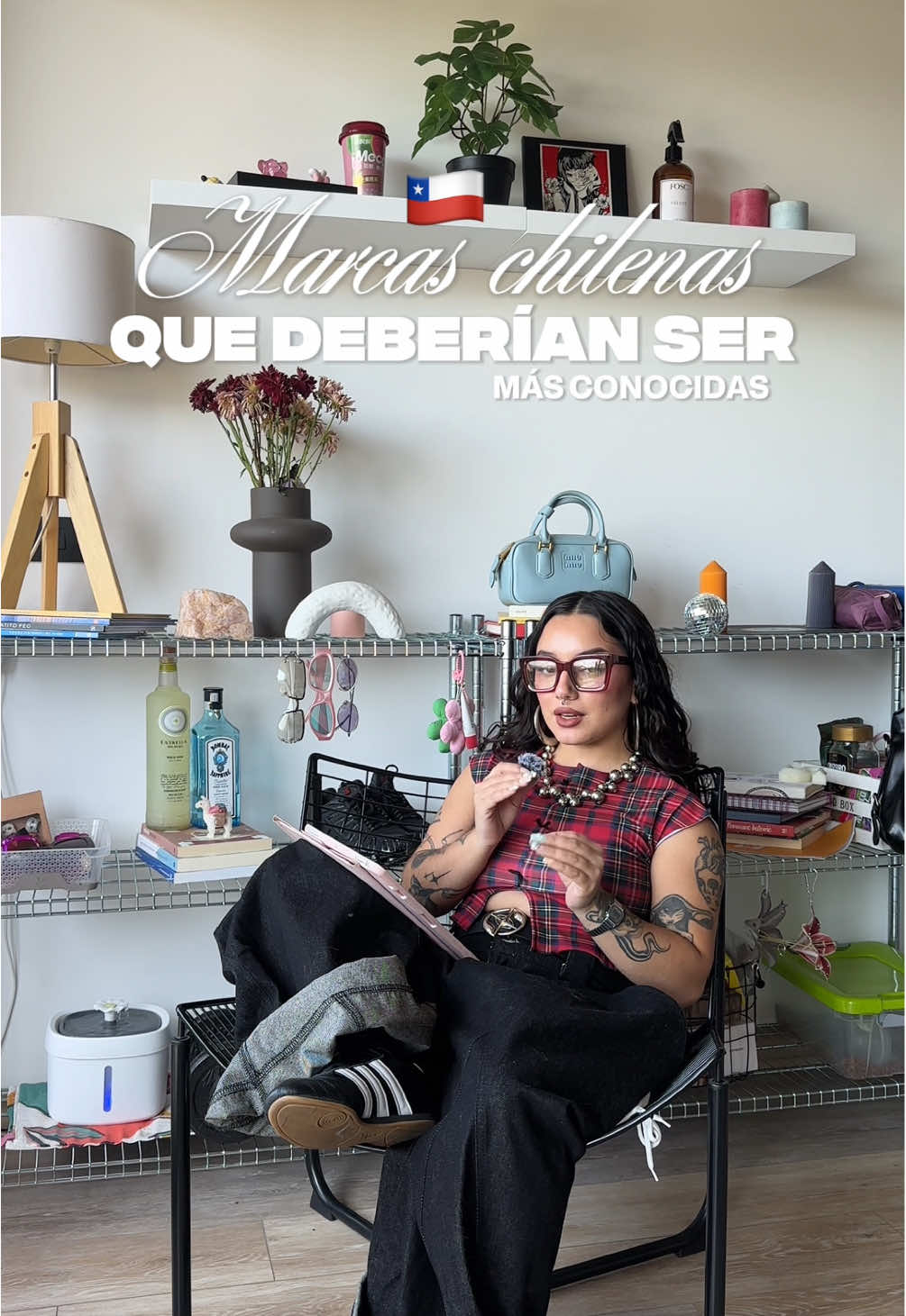 Descubriendo marcas chilenas que merecen más amor 🤍🇨🇱 Hoy: @SEASON ARCHIVES , inspirada en las escenas musicales 80s/90s y comprometida con la producción local. Les muestro sus icónicos balloon pants y las poleras clásicas que amee🩷💐 #modachilena #diseñochileno #marcaschilenas #fashionchile #slowfashion     