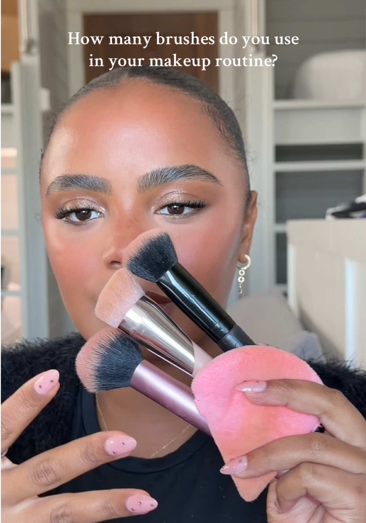 I get asked almost everyday my favorite brushes for an everyday makeup routine so here they are❤️ @Fenty Beauty 145 Foundation Brush @elfcosmetics powder Blurring Brush @realtechniques 407 multitask brush #makeupbrushes #makeup #beginnermakeup #makeuptips #MakeupRoutine 