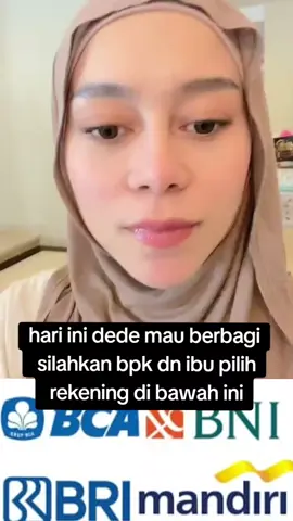 dimulai dengan penemuan dua prinsip penting: yang pertama adalah kamera obscura memproyeksikan gambar, yang kedua adalah penemuan bahwa beberapa zat terlihat berubah oleh paparan cahaya. Tidak ada artefak atau deskripsi yang menunjukkan upaya untuk menangkap gambar dengan bahan sensitif cahaya sebelum abad ke-18. Pemandangan dari jendela di Le Gras 1926 atau 1827, diyakini sebagai foto kamera paling awal yang masih [1] Penambahan reoriented asli (kiri) dan berwarna (kanan). Sekitar 1717, Johann Henry Schulze menggunakan bubur sensitif cahaya untuk menangkap gambar huruf cut-out pada botol. Namun, ia tidak mengejar membuat hasil ini permanen. Sekitar tahun 1800, Thomas Wedgwood membuat yang pertama didokumenkan secara andal, meskipun upaya gagal dalam menangkap gambar kamera dalam bentuk permanen... Eksperimennya memang menghasilkan fotogram terperinci, tetapi Wedgwood dan pasangannya Humphry Davy tidak menemukan cara untuk memperbaiki gambar-gambar ini. Pada 1826, Nicéphore Niépce pertama kali berhasil memperbaiki gambar yang ditangkap dengan kamera, tetapi diperlukan pencahayaan di kamera selama delapan jam atau bahkan beberapa hari dan hasil paling awal sangat kasar. Rekan Niépce Louis Daguerre melanjutkan untuk mengembangkan proses daguerretipe, yang pertama diumumkan secara publik dan proses fotografi yang layak secara komersial. daguerretipe hanya membutuhkan beberapa menit pencahayaan di kamera, dan menghasilkan hasil yang jelas dan terperinci. Pada tanggal 2 Agustus 1839 Daguerre mendemonstrasikan rincian proses ke Kamar Teman di Paris. Pada tanggal 19 Agustus rincian teknis dipublikasikan dalam pertemuan Akademi Ilmu Pengetahuan dan Akademi Seni Rupa di Istana Lembaga. (Untuk memberikan hak penemuankepada publik, Daguerre dan Niépce diberikan anuitas yang murah hati seumur hidup.) [3] [4 [5] Ketika proses daguerretipe berbasis logam ditunjukkan secara resmi kepada publik, pendekatan pesaing caltipe negatif berbasis kertas dan proce cetak garam#promomakan1111 #fypage #lestiberbagirezeki #fypbanyakan #fyppppppppppppppppppppppp 