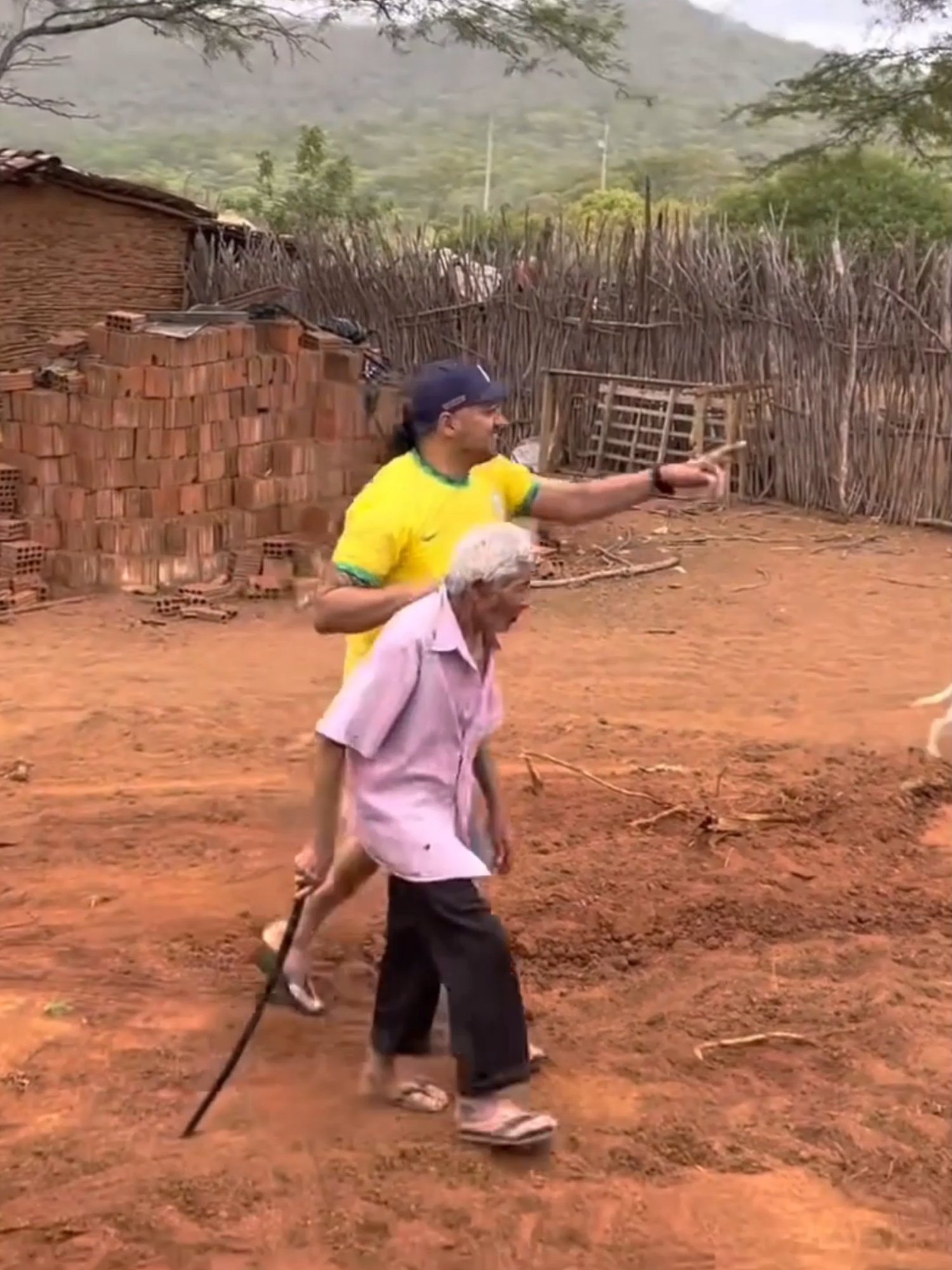 A felicidade de Lopim ao ver a turma reunida e feliz com a nova casa :)   #tiringa #comediaselvagem #humor #comediahumor #comedia #meme #memes