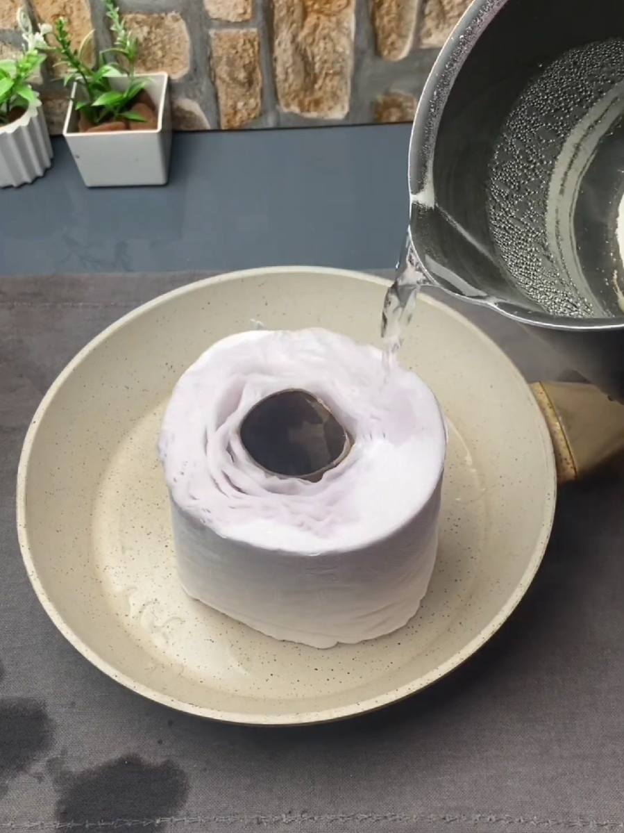 Boiling Water in toilet paper!! #viral #homehacks #tips #foryoupage #fyp 