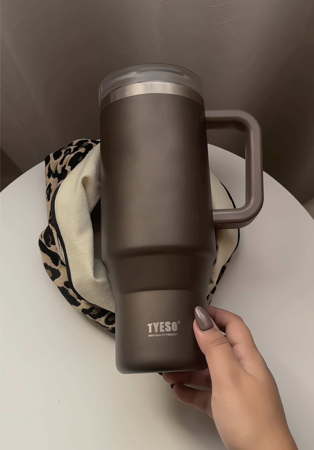 brown never looked so good! 🤎 #tyeso #tyesotumbler #stayhydrated #waterbottle #insulatedtumbler 