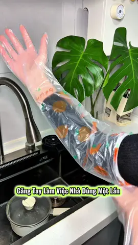 Hãy sử dụng những chiếc găng tay dùng một lần siêu dài này khi làm việc nhà để giữ cho tay áo luôn khô ráo, một vật dụng thiết yếu cho mùa đông!! #gangtaynhabep #giadungnhabep #thietthuc #gangtaydung1lan #jizonguyen 