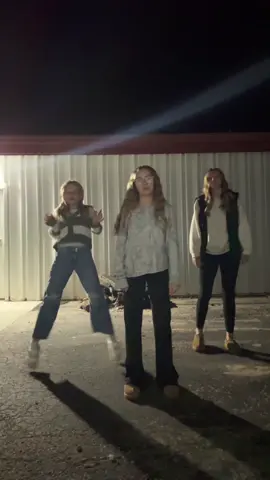 @✝️🌷Alexis🌷✝️ @mckenziep_6 okay so we bored 