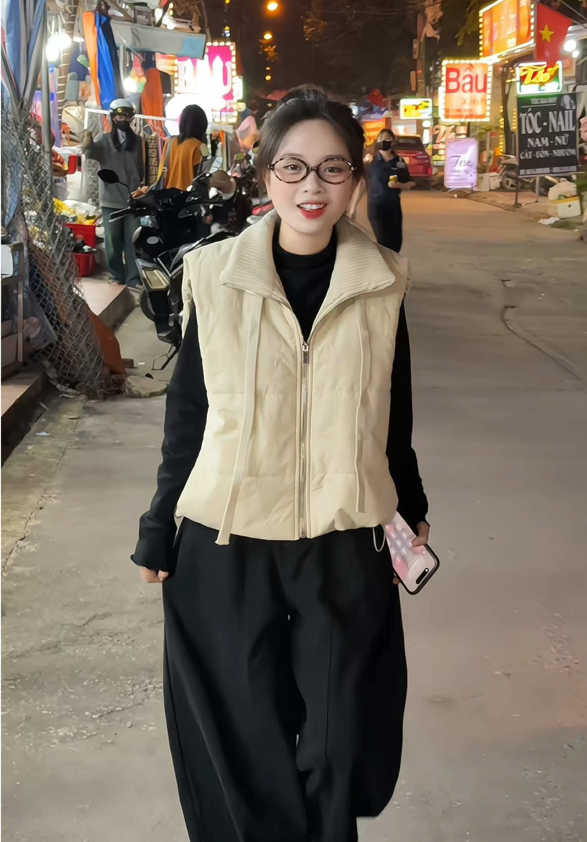 Vì anh lỡ hẹn một câu Làm em lỡ hẹn cỡ đâu chục người😁