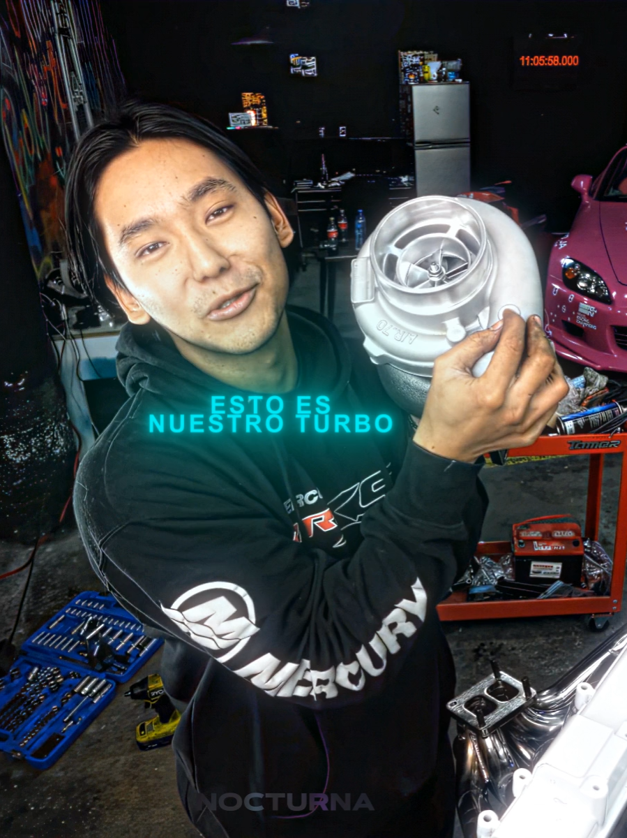 Este Supra MK4 Al instalarle el turbo nuevo junto con sus piezas —líneas, manifold, intercooler y todo bien ajustado— el carro cambió por completo este es una réplica exacta del Supra MK4 de Rápidos y Furiosos, el de Brian O’Conner #KenjiNakamura#mk4supra #fastandfurios #rapidosyfuriosos #Nocturna