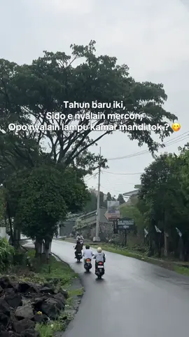 Ruedy ya bolo,gass book utk malam tahun baru sebelum kehabisan slot  Start 80k bolo,lk mau karaoke start 100k saja sudah bisa 😍 Ruedy ya bolo,villa kamaran Tretes start 80k Rute detail Villa Athena bisa di check di sematan VT Ruedy Villa Kamaran Start 80k plus karaoke start 100k Termurah Di Tretes Rekomendasi Villa Di pecalukan tretes,bisa lngsung wa kk 081216580702 atau klik link yang ada di bio Villa Athena Pecalukan,Genengsari Gg 3 #villamurah #karaoke #villatretes #fyp #tretes 