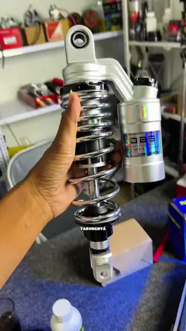 Shock DBS GP Series-8894, model tabung yang bikin tampilan makin ganteng dan redaman lebih stabil. Enak buat harian maupun jarak jauh. #shockdbs #shockgpseries #shocktabung #sparepartmotor #suspensimotor