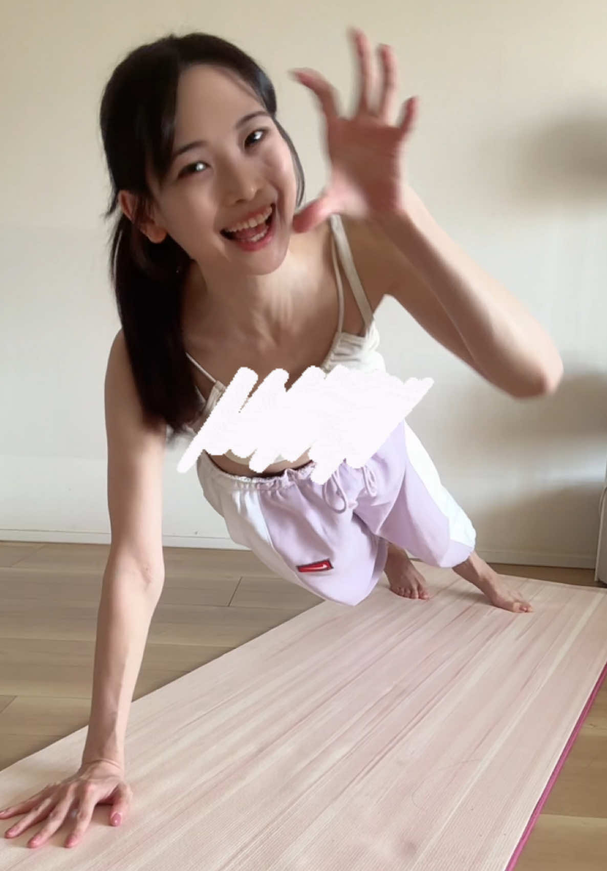 腕の力がないのが…🤦🏻‍♀️💦 これ楽しいからやってみて！ #筋トレ #宅トレ #プランクチャレンジ #ダイエット