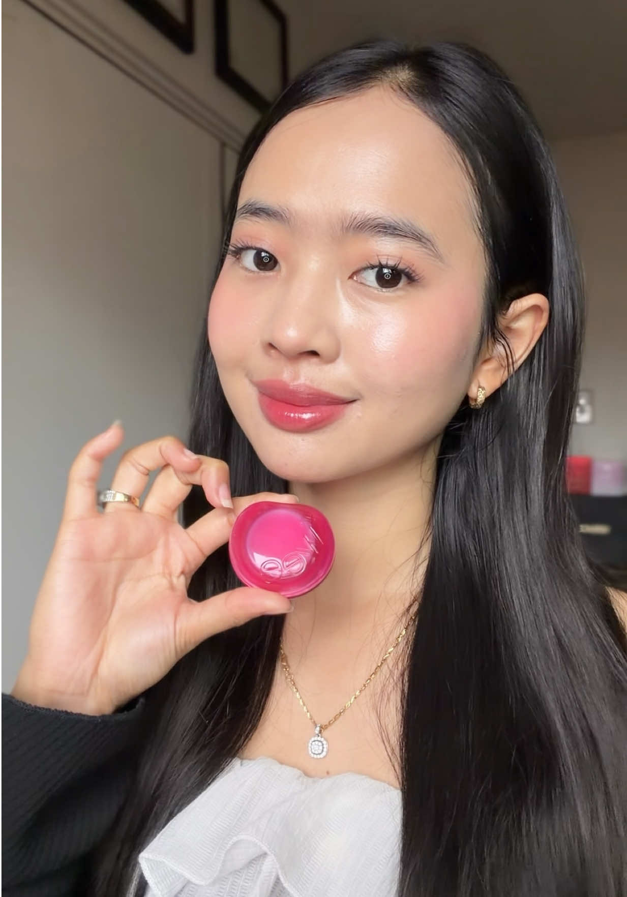 fwee Glowy Jelly Pot in shade Lolly 😍💖 @fwee @퓌(fwee) #fwee #fweeglowyjellypot #fweemakeup #kbeauty #blush 