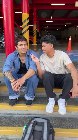 Y tu que escuchas? ⚽️🎧 #musicas #futbol⚽️ #lafiguritaperuana #upc #lima 