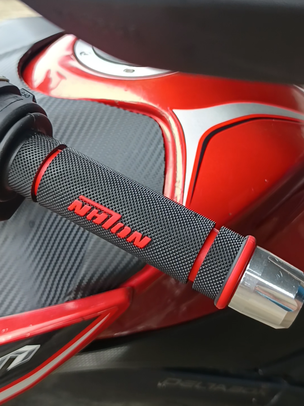 Handgrip Semua Motor Bisa Pasang #handgrip #handgripnolan #handgripmotor #jalustang #fyppppppppppppppppppppppp 