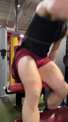 its not even my birthday 😭 #tiktoklive #GymTok #gyat #fyp #thicc @Slinger.Fit 