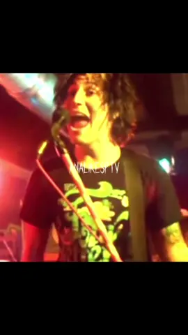 Thank you guys for 800 followers 🥹💕 here is a little gift I made yall 😛 #jaimepreciado #piercetheveil #ptv #vicfuentes #edit 