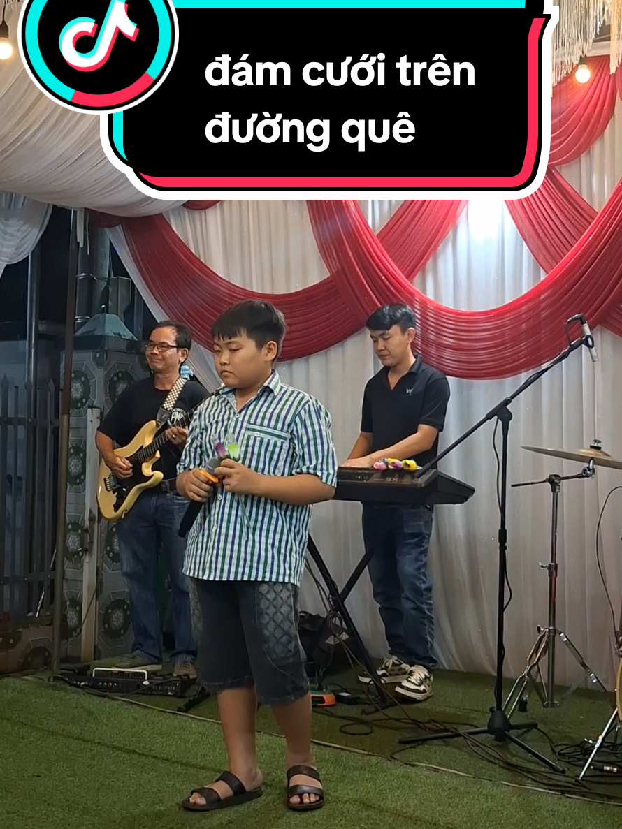 #damcuoitrenduongque #nhacdamcuoi #thinhhanhtiktok #xuhuongtiktok #nhaccuoihay #ken 