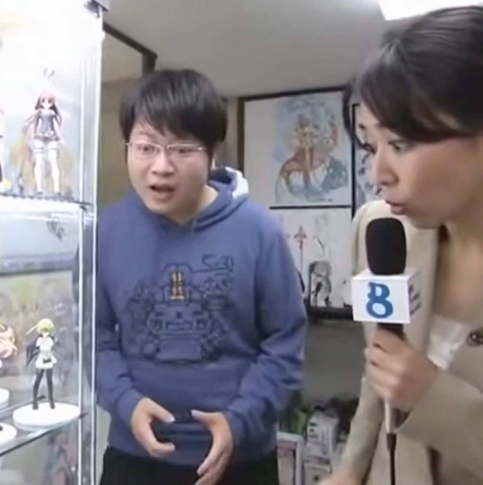取材中の女子アナウンサーオタクのフィギュア壊してオタクがちぎれwww#ai 