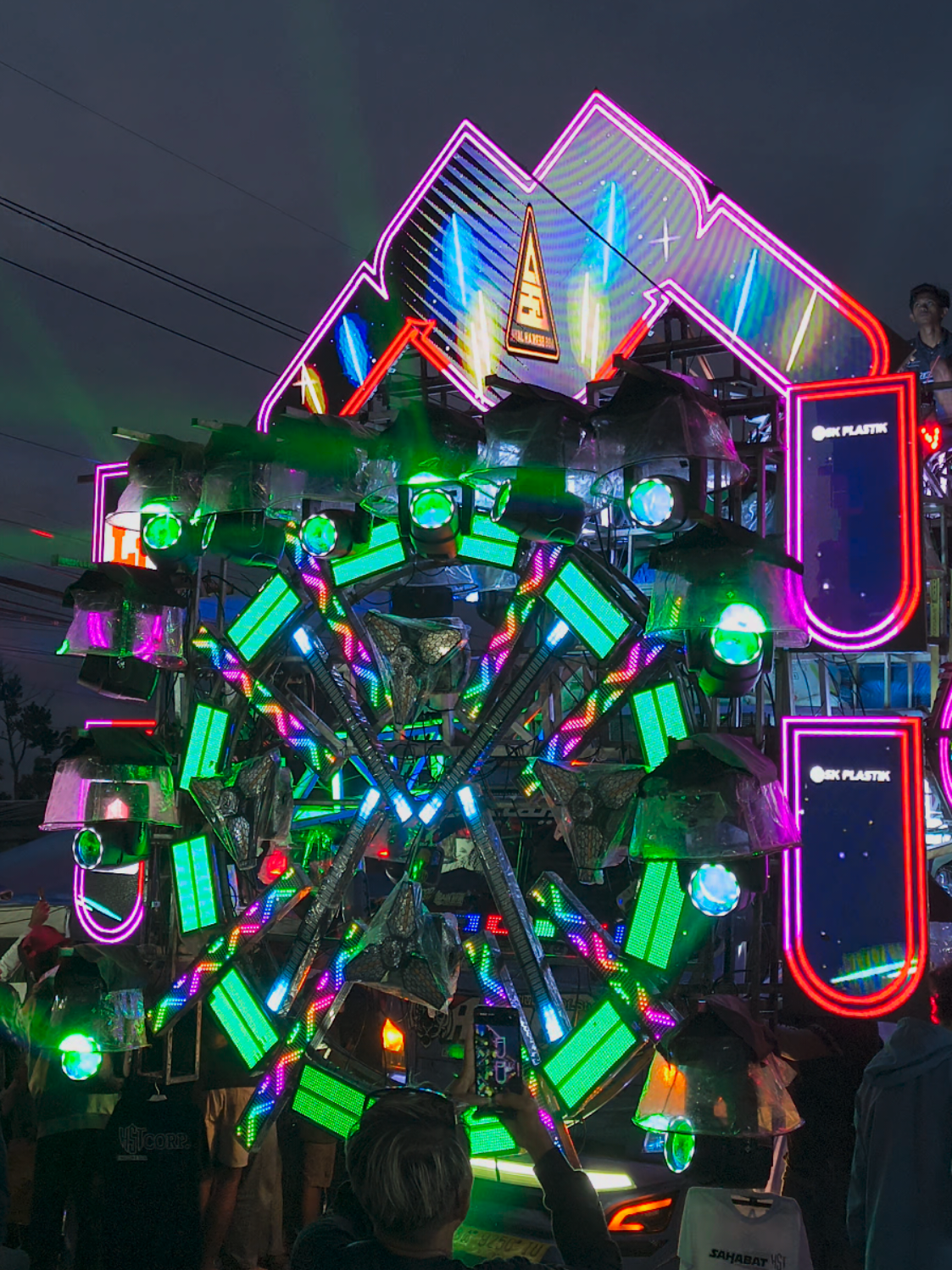 bakol lampu LinggarJati Audio #allinpesonagondanglegi2025 #soundviral #karnavalmalang #fypシ゚ #karnavalsoundsystem 