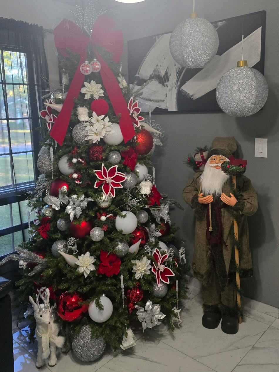 Mi árbol para este 2025 #christmastree #red #white #silver #2025