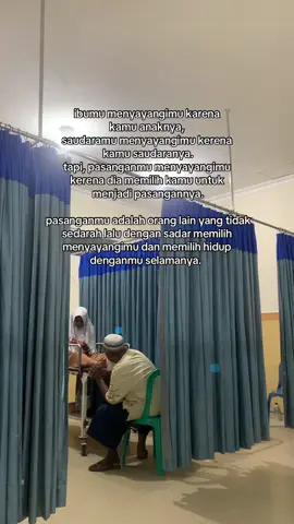 bukan anak atau saudara yang akan menemanimu sampai tua, tetapi pasanganmu.    maasyaAllah🤍
