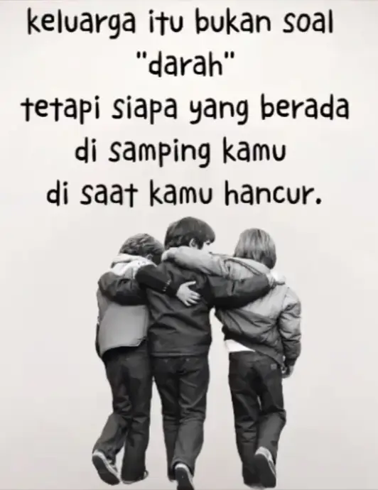 ANTARA SAUDARA, TEMAN DAN ORANG LAIN Terletak pada tingkat keakraban, tanggung jawab, dan ikatan emosional yang menyertainya,  semua manusia adalah saudara  yang memiliki hak untuk diperlakukan dengan baik. Hubungan dengan saudara memiliki ikatan keluarga yang lebih mendalam, sementara hubungan dengan teman didasarkan pada pilihan dan pengalaman bersama, dan hubungan dengan orang lain lebih luas, yang juga diatur oleh adab dan etika sosial. Orang lain bisa jadi saudara: Ini terjadi ketika kita memiliki kedekatan batin, saling peduli, dan saling menolong dengan orang lain yang bukan keluarga kandung. Persahabatan erat atau hubungan masyarakat yang kuat bisa membuat orang lain merasa seperti saudara. Saudara sendiri malah jadi orang lain Ini bisa terjadi karena adanya konflik, jarak emosional, atau masalah dalam keluarga yang membuat hubungan darah menjadi renggang. Ketika seseorang tidak memiliki kedekatan emosional dengan saudara kandungnya, saudara tersebut bisa terasa seperti orang asing. Sifat Hubungan Teman Teman bisa datang dan pergi tergantung pada situasi atau minat yang sama saat itu (misalnya, teman sekolah, teman kerja, teman hobi). Hubungan pertemanan seringkali bersifat lebih santai dan kondisional  Hubungan 