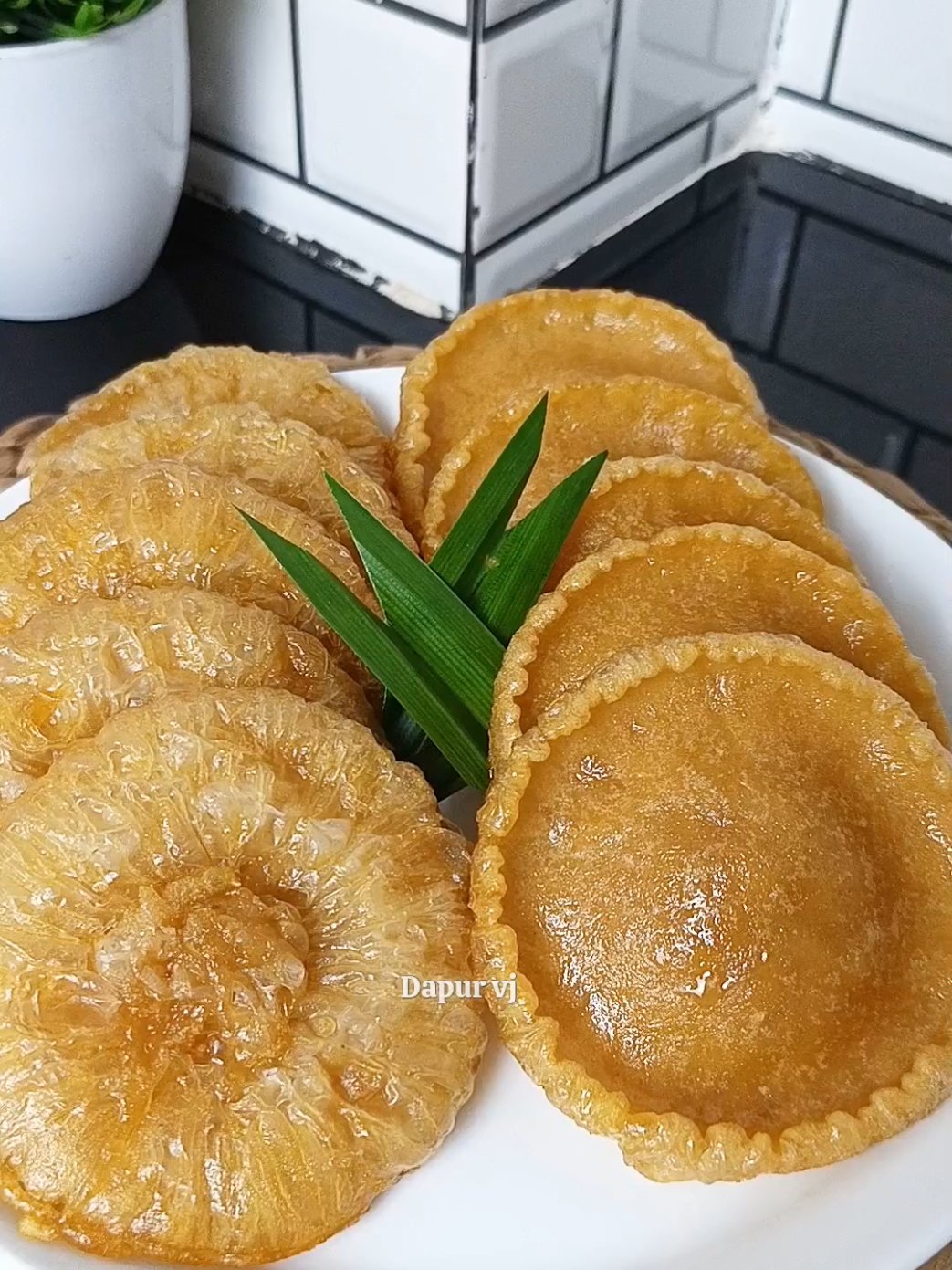 buat kamu yang masih suka gagal bikin kue cucur cobain deh resep yang satu ini di jamin anti gagal..  #jajanpasar #fyppppppppppppppppppppppp #fypシ゚viral #dapurvj #reseprumahan 