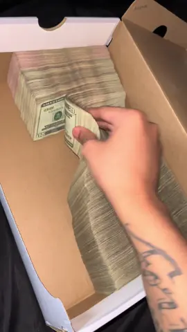 King of the money 🦀. #abuseboa #moneytok 