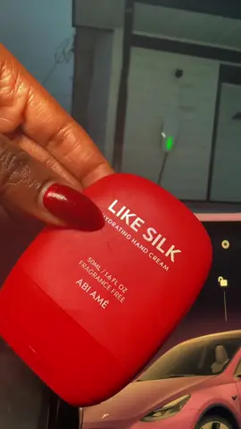 @ABI AMÉ • luxury in a bottle  #TikTokShopBlackFriday #tiktokshopcreatorpicks #abiame #abiamelikesilk #handlotion 