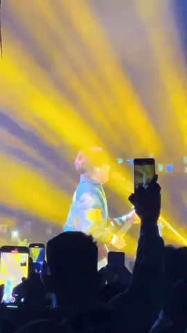 oh ang isang katulad mo, ay di na dapat pang pakawalan. ayiiiieee @TJ Monterde 🤗🤗🤗